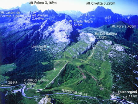 世界遺産　ドロミテ山塊、ヒュッテ・ラガゾォーイ展望台2,750m～南東方向の山塊を眺める