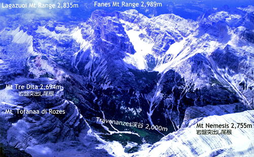 ドロミテ山塊　トファーナ峰頂上3,244mからファーネス連山　遠望