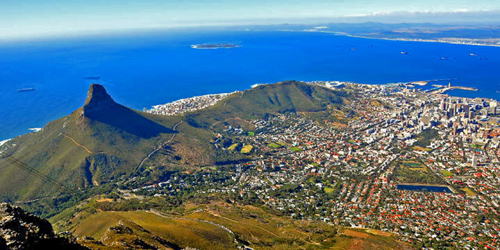 標高1,000mのテーブルマウンテンから眺望する美しい街ケープタウン市街Cape Town